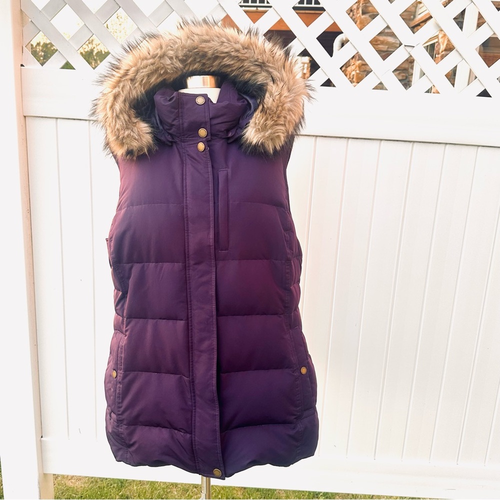 Lands’ End down puffer plus size vest with detachable hood - Picture 4 of 15